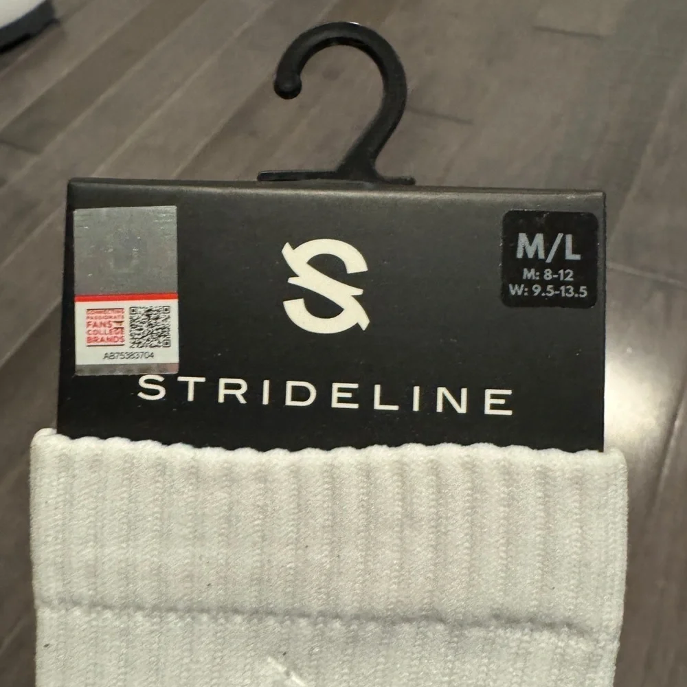 🎉🎉HP🎊🎊 NWT Strideline South Carolina Gamecocks Black and Red Full Knit Socks